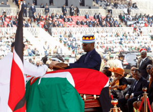 tumulto-em-funeral-de-raila-odinga-deixa-17-feridos-em-nairobi