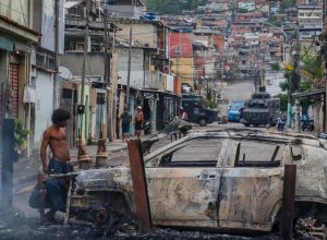 “cheiro-da-morte-esta-no-meu-nariz”,-diz-fotografo-sobre-operacao-no-rio
