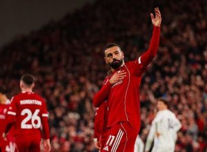 liverpool-vence-aston-villa,-e-salah-chega-a-250-gols-pelo-clube