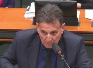 deputada-denuncia-colega-bolsonarista-que-disse-que-ela-‘merecia-uma-bofetada’