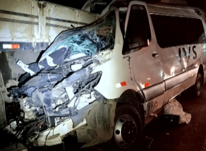 acidente-com-van-de-estudantes-deixa-1-morto-e-14-feridos-no-rs