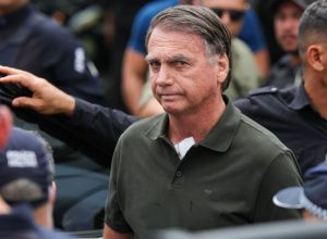bolsonaro-esta-apto-e-fara-cirurgia-no-dia-de-natal,-as-9h,-diz-boletim