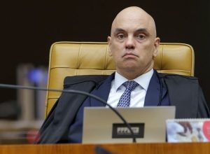 moraes-se-declara-impedido-e-envia-para-gilmar-mendes-pedido-de-prisao-domiciliar-de-bolsonaro