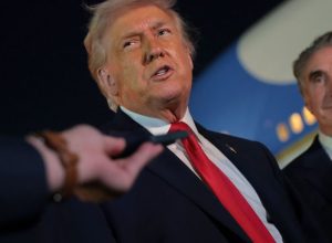 trump-ameaca-taxar-vinhos-em-200%-para-macron-aderir-ao-conselho-de-paz