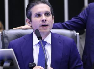 hugo-antecipa-retorno-a-brasilia-e-se-reune-com-lideres-nesta-quarta-(28)