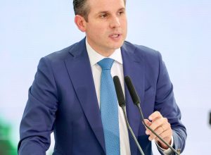 fim-da-escala-6×1-pode-ser-votado-em-maio,-diz-presidente-da-camara