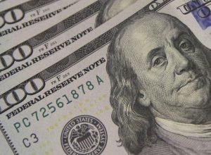 dolar-abaixo-de-r$-5?-ate-onde-vai-a-queda-da-moeda-americana