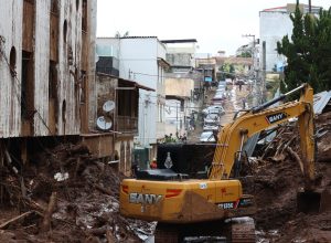 chuva:-inmet-emite-alerta-vermelho-para-regioes-norte-e-noroeste-de-mg