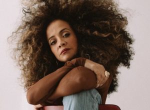 aline-borges-volta-ao-ar-em-‘juntas-e-separadas’,-nova-serie-globoplay