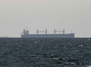 estreito-de-ormuz-segue-com-baixo-trafego-em-meio-a-negociacoes-de-paz