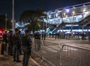 suspeitos-sao-presos-com-135-cartoes-bancarios-perto-do-allianz-parque-durante-show-de-djavan