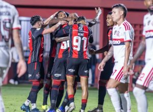 vitoria-mostra-eficiencia-e-elimina-flamengo-da-copa-do-brasil