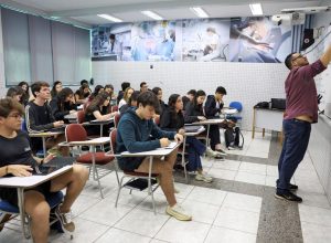 senado-aprova-piso-de-professores-em-r$-5,1-mil-para-2026