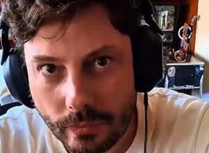 danilo-gentili-diz-que-otavio-mesquita-apalpou-seu-penis-em-gravacao
