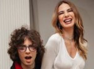 deborah-secco-exibe-tanquinho-apos-treino-em-viagem:-“morrendo”