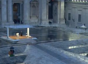imagens-do-papa-francisco-no-vaticano-durante-a-pandemia-viralizam-nas-redes-sociais