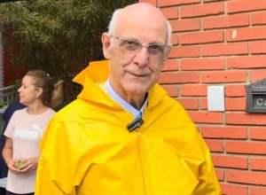 padre-julio-lancellotti-homenageia-papa-francisco:-“o-misericordioso”