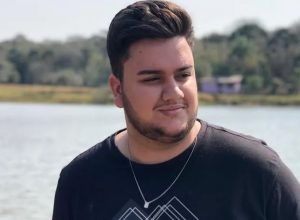 morre-o-cantor-sertanejo-cezar-filho,-aos-23-anos,-apos-acidente-em-sc